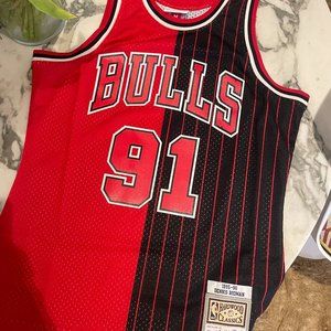 YOUTH BULLS 91 MITCHELL & NESS JERSEY- YOUTH MEDIUM